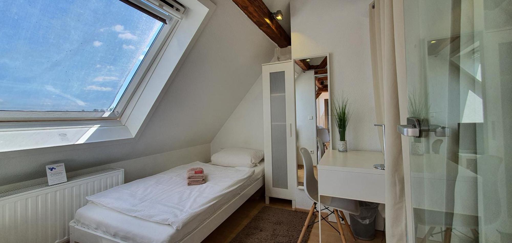 Colodging - Private & Kitchen *
