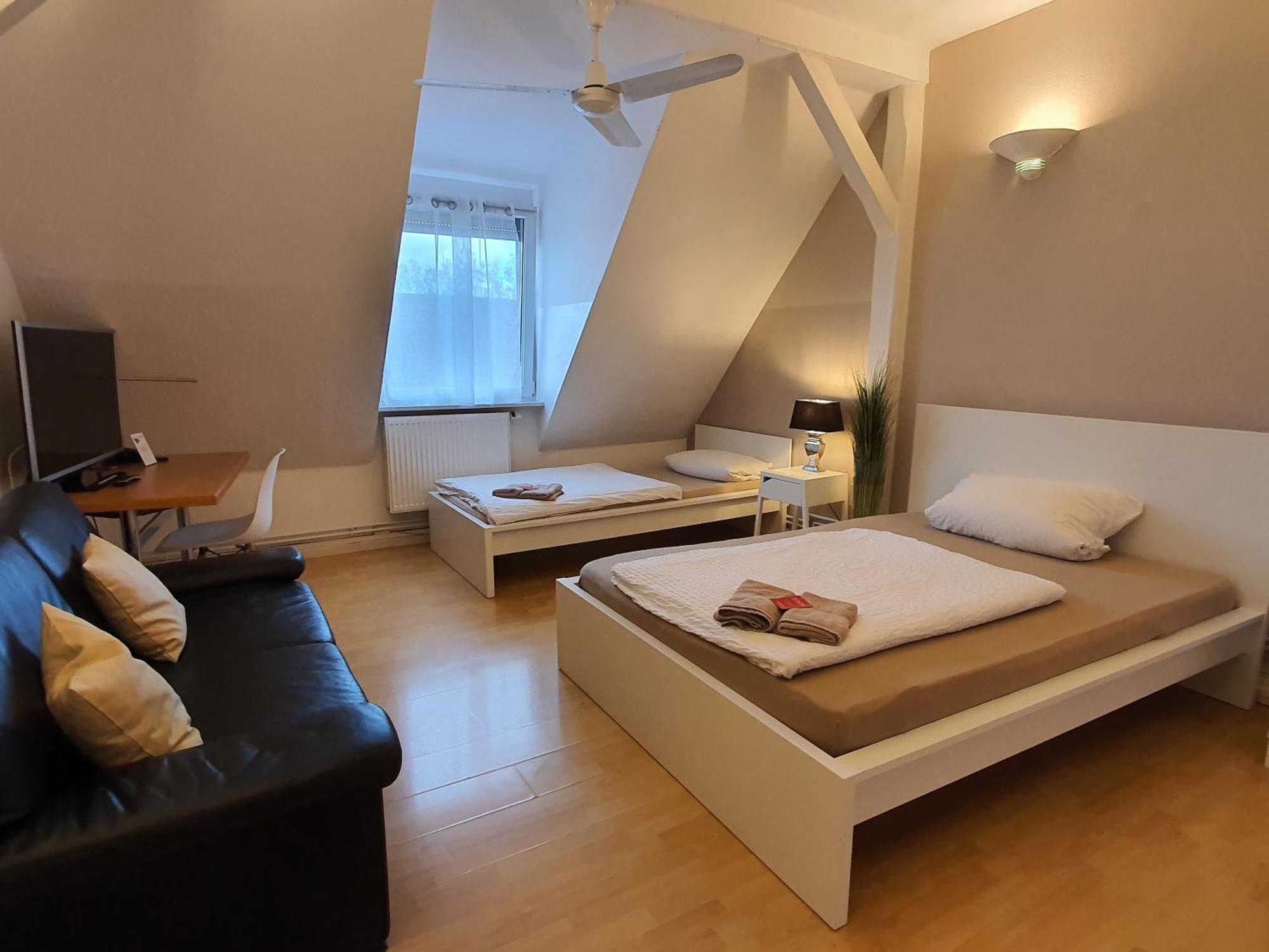 Colodging - Private & Kitchen *