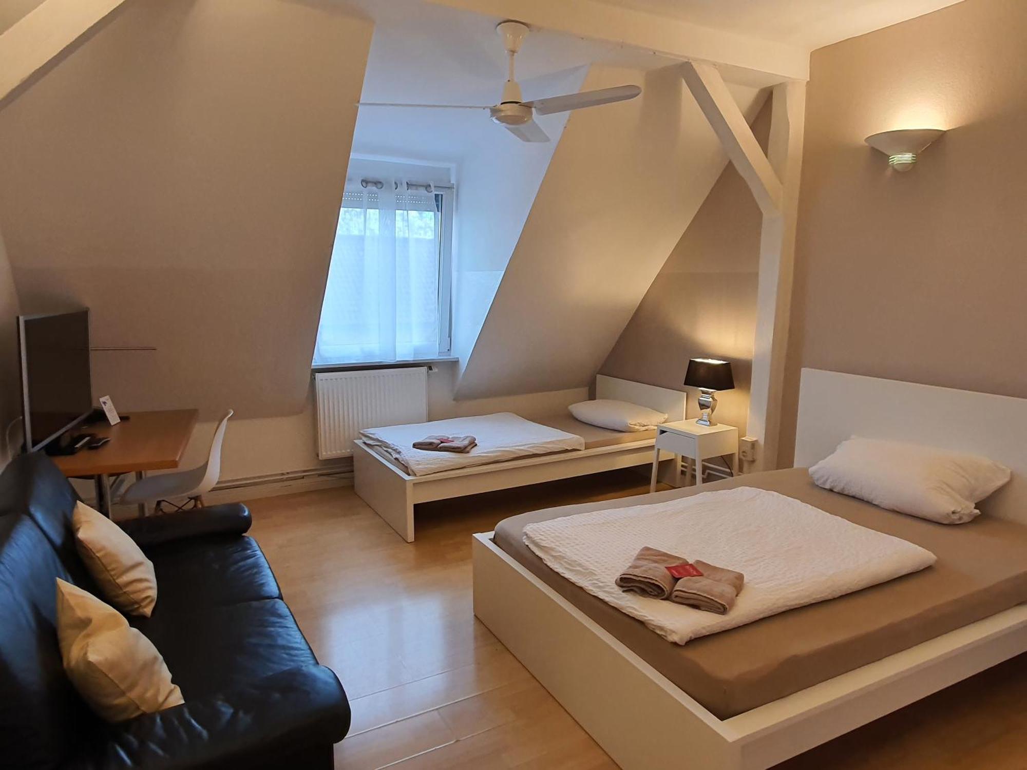 Colodging - Private & Kitchen Homestay