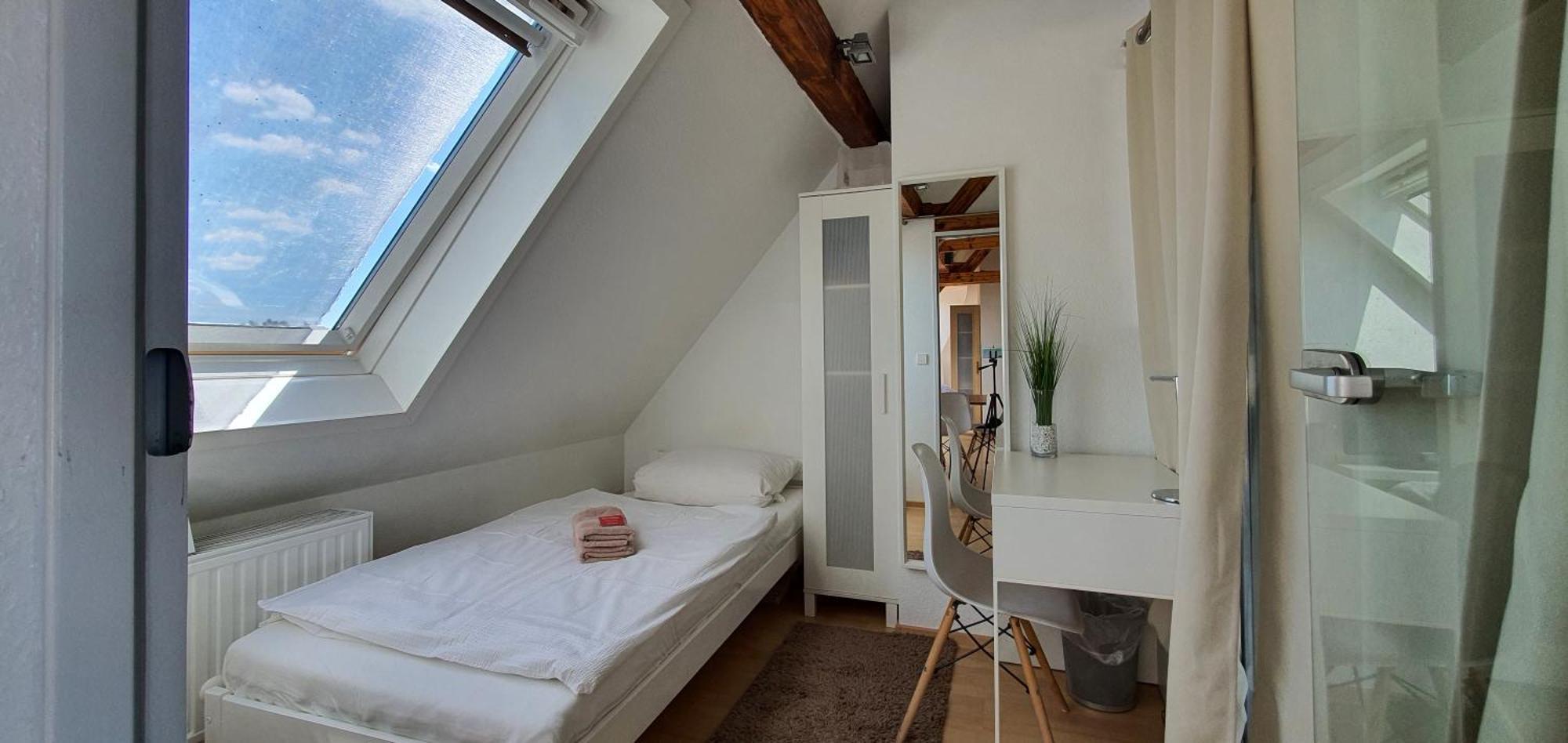 Colodging - Private & Kitchen *