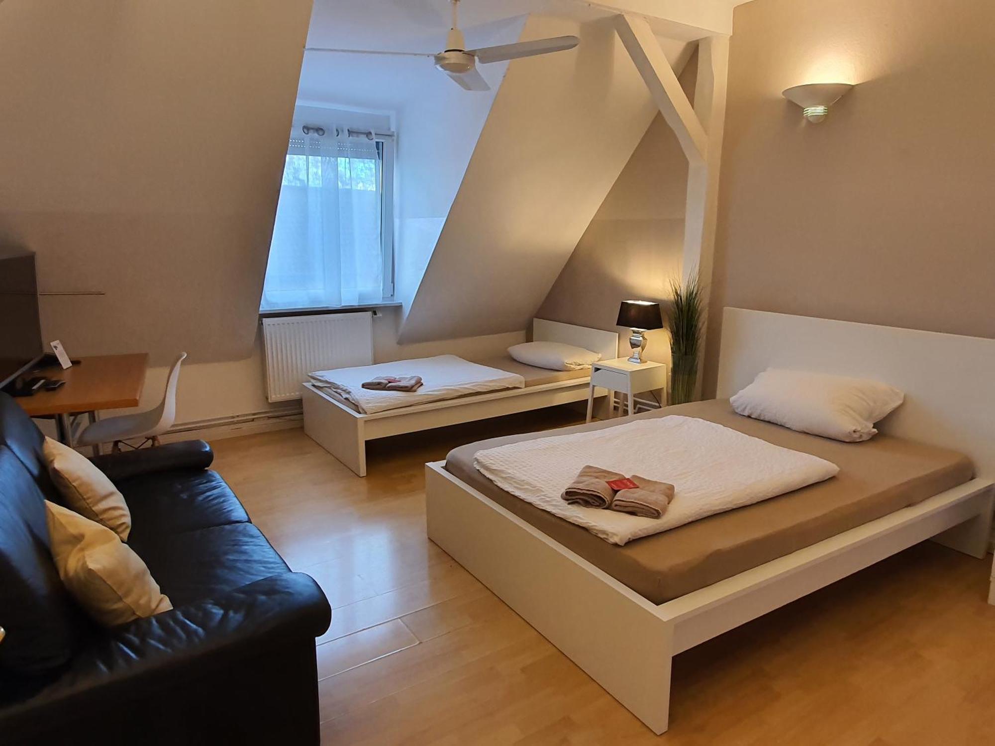 Colodging - Private & Kitchen